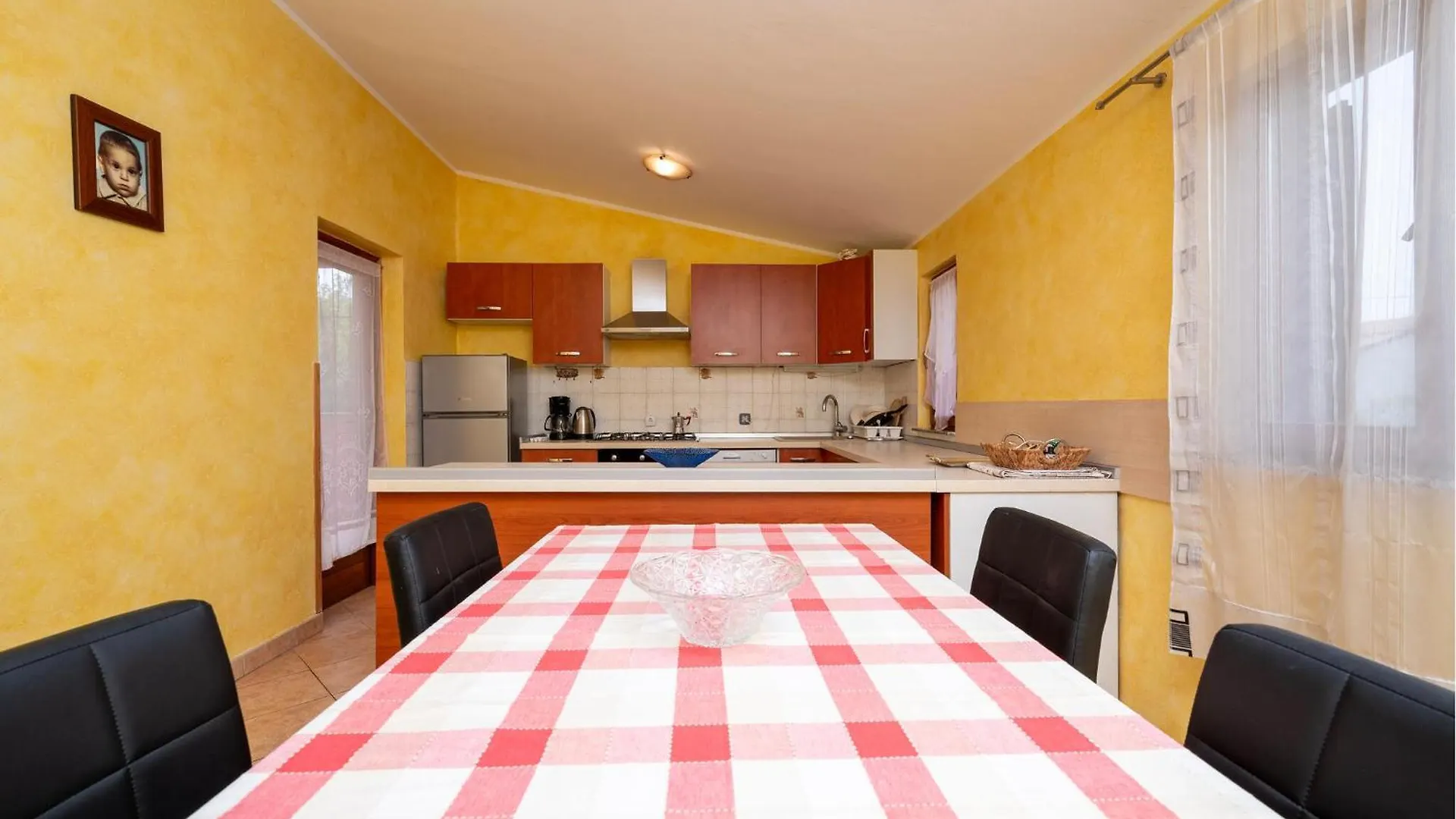 Awesome Apartment In Sisan With Kitchen