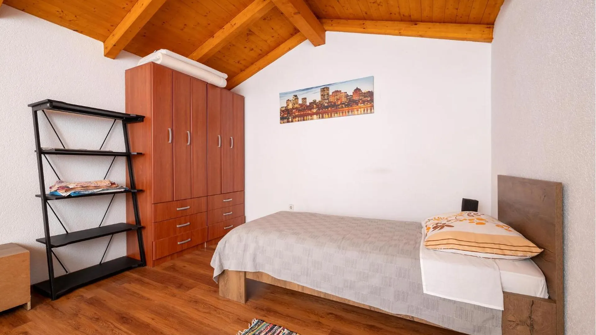 Awesome Apartment In Sisan With Kitchen