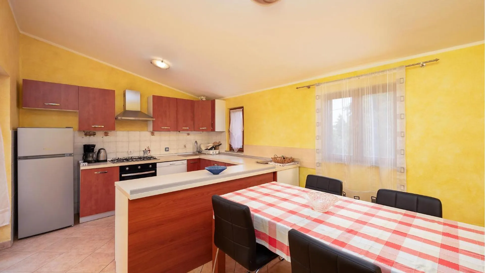 Awesome Apartment In Sisan With Kitchen